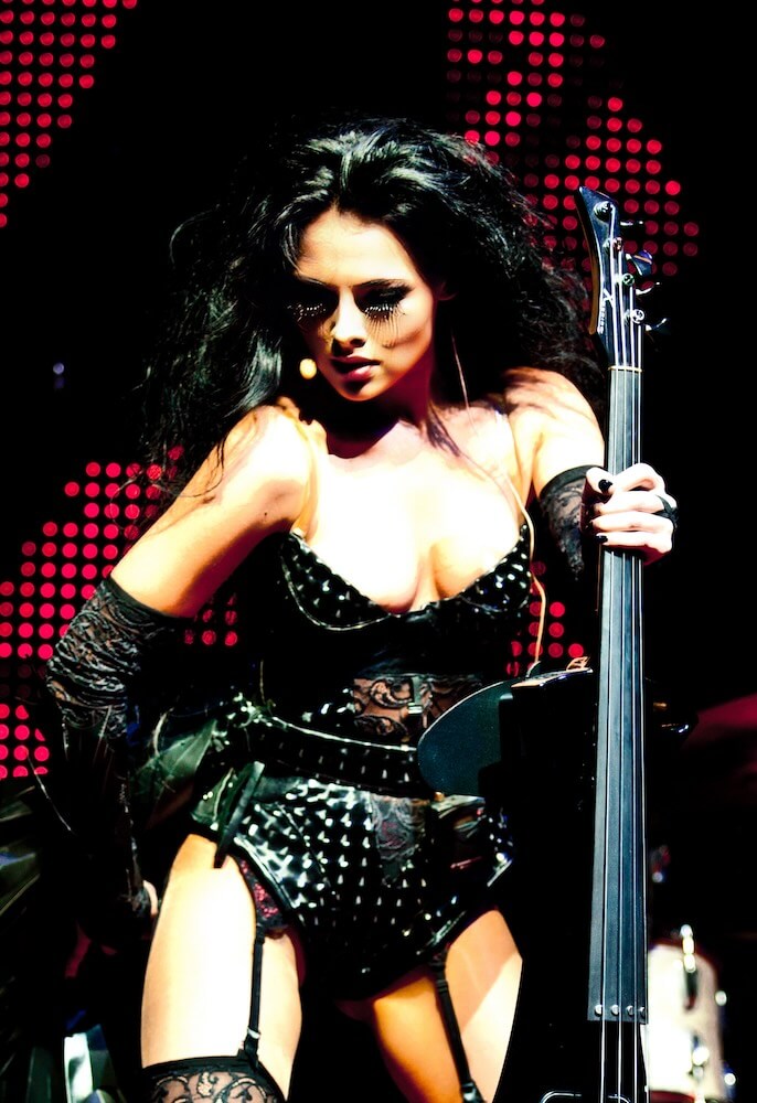 Victoria Unikel performing live with electric cello